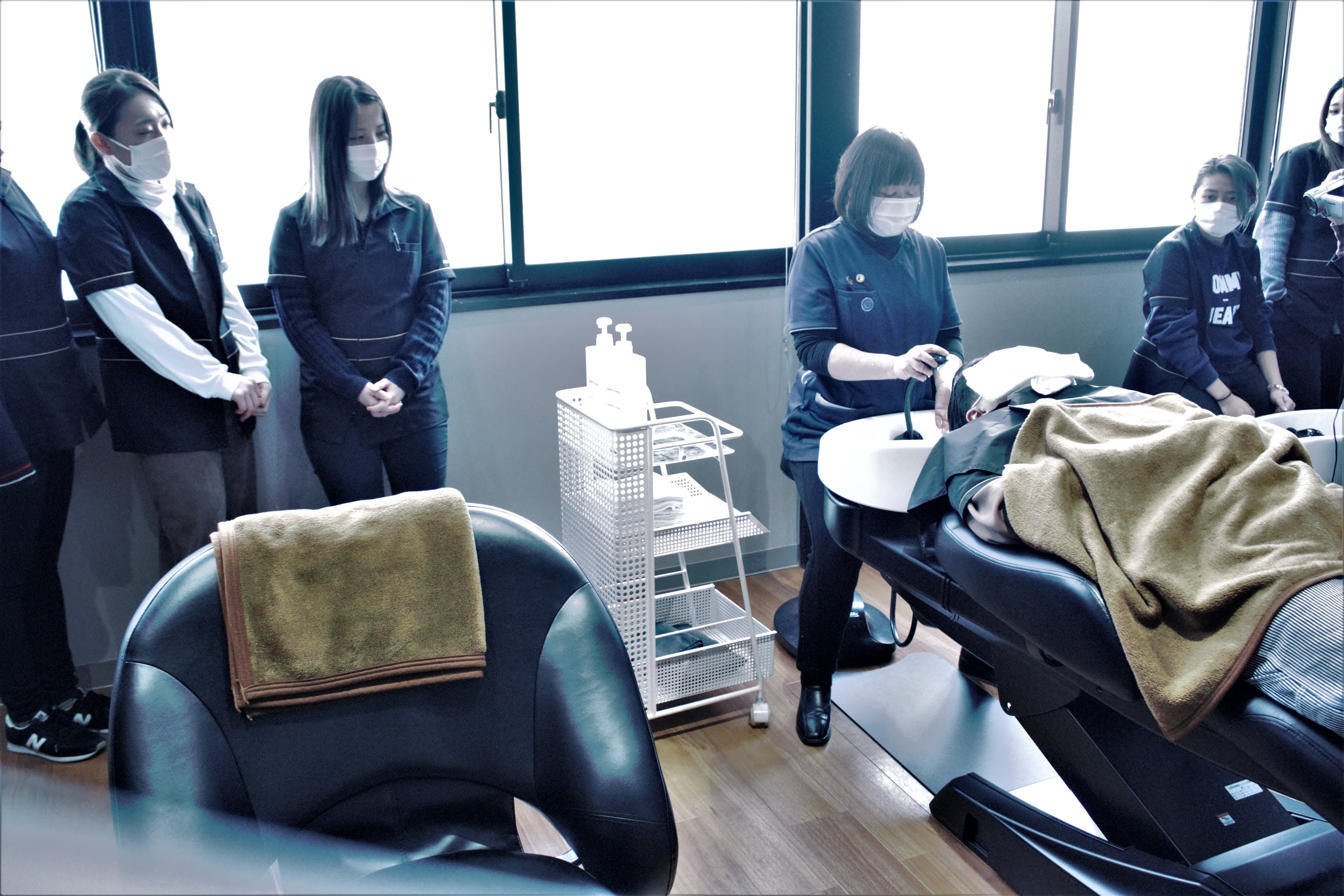 福岡理容美容専門学校 フクリビ 公式 Ribi 夢シャン講習会 今日と明日は 夢シャンプー 講習会です 最新のｙｕｍｅでしっかりレッスン フクリビ 福岡理容美容専門学校 Yumeシャン ユメシャン 最新 シャンプー Ribi 理容学校 美容学校 美容