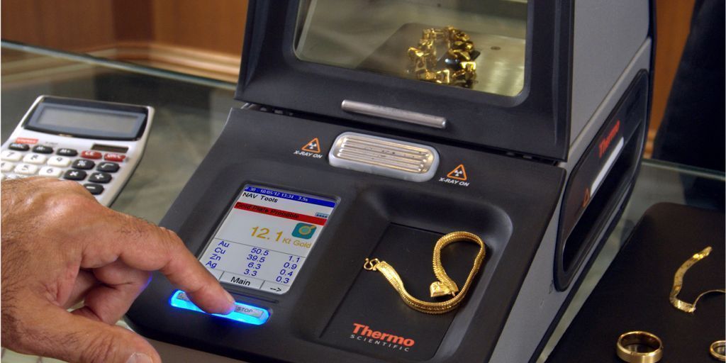 Repamet's tweet photo. Saniyeler içerisinde ayar kontrollerini tahribatsız şekilde yapan Thermo Scientific Niton DXL!

#niton #preciousmetal #gold #metalanalysis #repamet #handheldxrf #jewelry https://t.co/ceNQOWkuEs