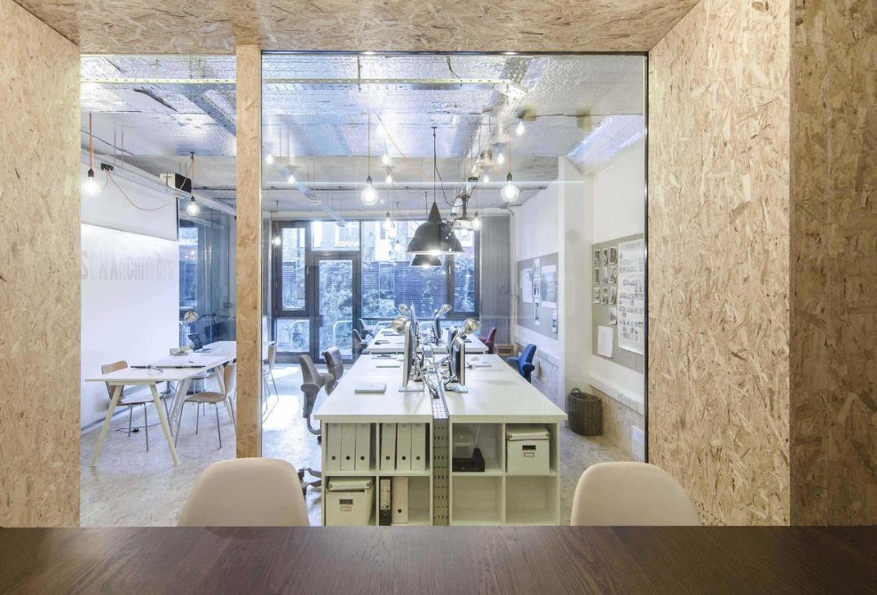 Eliteintslondon's tweet photo. One #FitOut trend is blowing others out of the water when it comes to practical style & keeping a #HealthyInterior. Traditionally more of a behind-the-scenes element, #OrientedStrandBoard is a structural #Wood. See Reimagining OSB for Interior Fit-Out @ https://t.co/ErMGlWNBw4 https://t.co/I5trB0EeYV