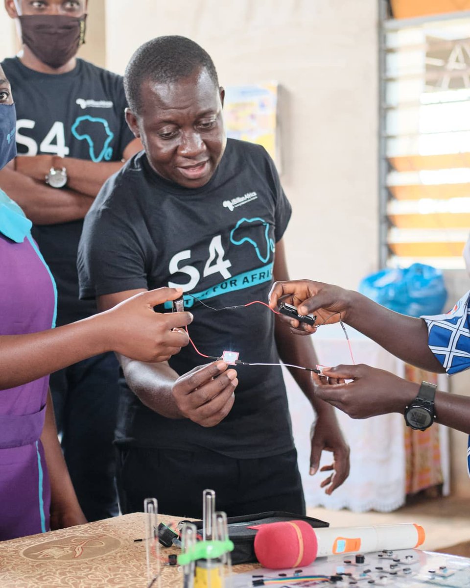 1billionafrica's tweet photo. Our #STEM4AFRICA project has kicked off! This project aims at raising young scientists and innovators from rural Ghana.
Guess what? We will be using the Science set from Dext Technologies (@dext_tech). It's a portable kit that contains 45 components for experiments; (1/2) https://t.co/2sZXNoRHNi