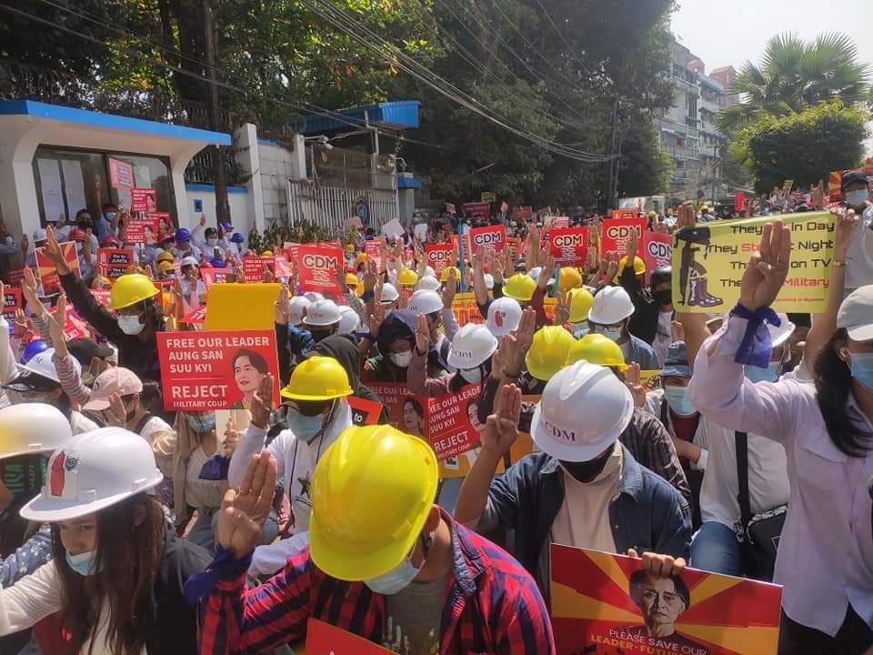 Today Protesting of University Student Union !!

They gathered in Kyauk Myaung, Yangon and sit-down protest in front of the United Nations Myanmar !!!

INHUMAN MILITARY

#Feb16Coup
#WhatsHappeningInMyanmar