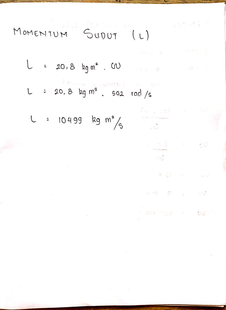 masukkan kedua persamaan hingga didapatL = 20,8 . 502L = 10499 kg m² / syang artinya, momentum sudut levi saat menebas lengan female titan sekitar 10499 kg m² / s.mantap betul.