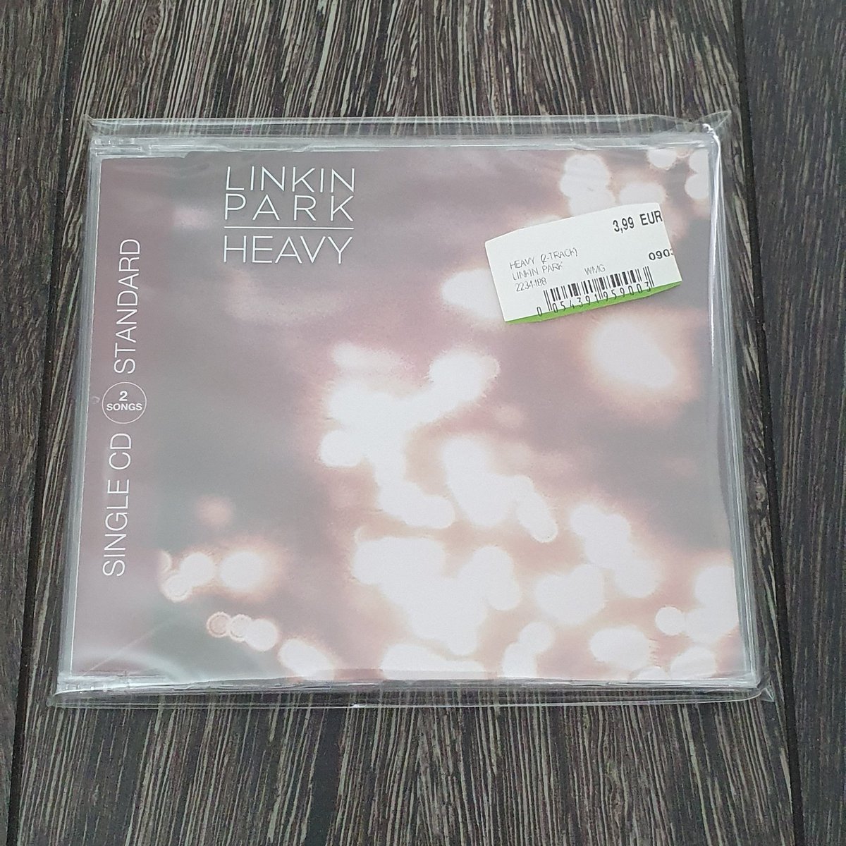 LinkinTomek's tweet photo. happy 4th birthday 🥳
#heavyLP

@linkinpark @KIIARA https://t.co/uiEMy2uCuY