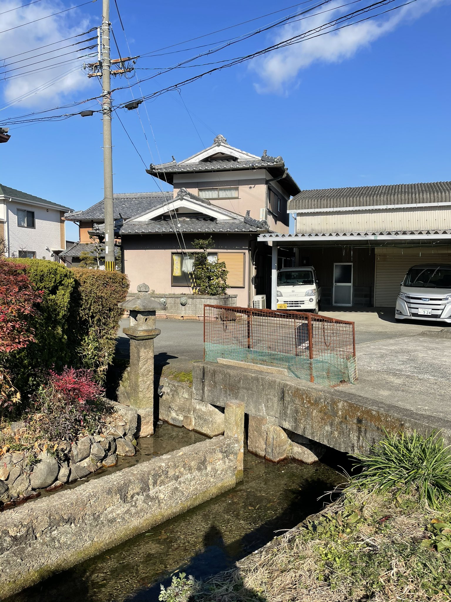 八太栄里 Hatta Eri 亀岡市文化資料館で現在開催中の展示について 資料館に所蔵されている亀岡市の文化資料に基づいてリサーチを行い 今回私は 愛宕灯籠のある風景 と題して 資料館3階廊下で展示しています T Co Vp7wmhqzd2 Twitter