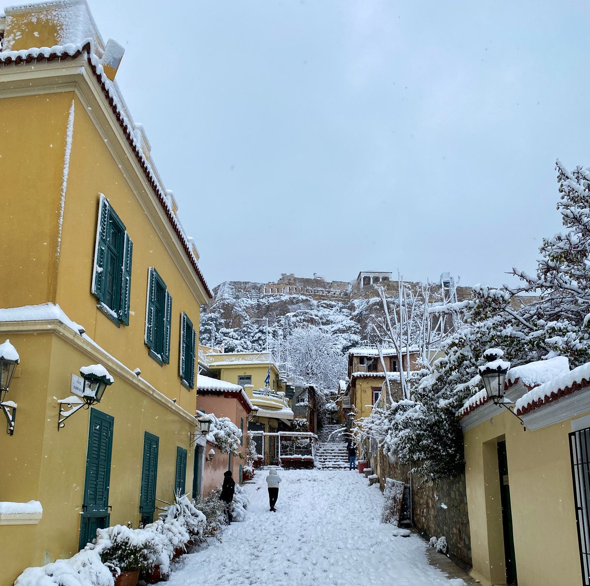 The neighborhood of Plaka like I’ve never seen it before—the infinitely photogenic Kelpsidra street is usually crawling with visitors, but today it looks more like a sledding hill! #greece  #athens  #χιονι  #Snow – bei  Κλεψύδρα