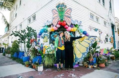 ianbremmer's tweet photo. New Orleans residents turning their houses into Mardi Gras floats after parade is canceled due to pandemic.

Love to see ‘em. https://t.co/yw7y9h1P0A