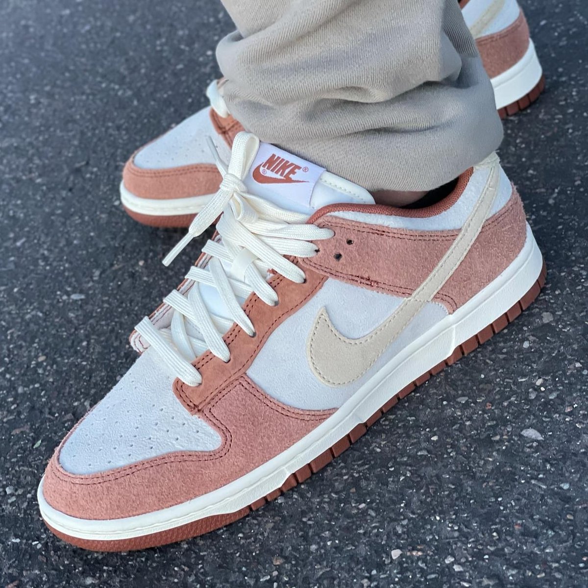 medium curry dunk on feet