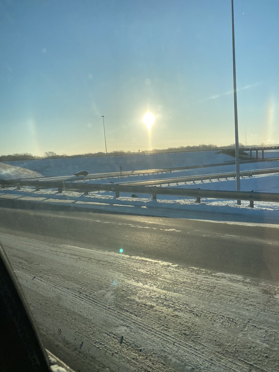 TannerSwift's tweet image. Sun Dogs is Wichita. Another “cool” thing about having an Arctic airmass come visit. #TryingToBePositive