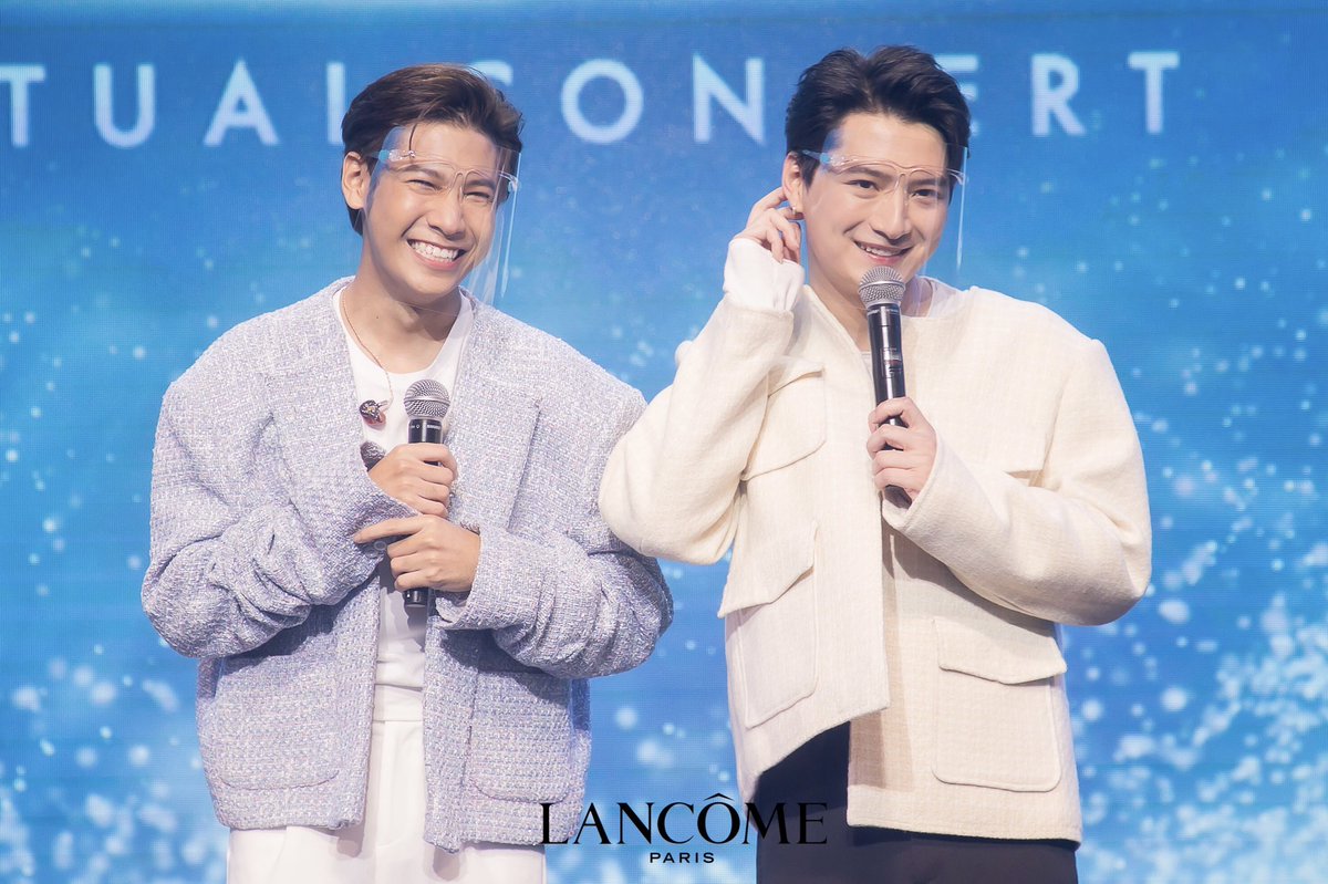 lancometh's tweet photo. ช่วงตอบคำถามกับ Lucky Fans ช่วงนี้ขอเก็บข้อมูลเงียบๆแบบฟินๆนะคะ💙

#LancomeXKristSingtoConcert
#คิดถึงLancomeXKristSingto https://t.co/5mBAhZj9MB