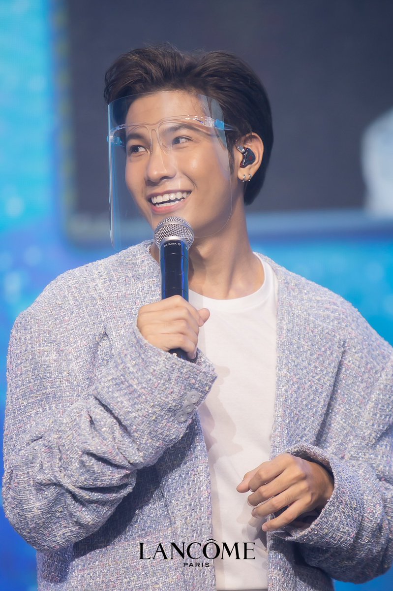 lancometh's tweet photo. ช่วงตอบคำถามกับ Lucky Fans ช่วงนี้ขอเก็บข้อมูลเงียบๆแบบฟินๆนะคะ💙

#LancomeXKristSingtoConcert
#คิดถึงLancomeXKristSingto https://t.co/5mBAhZj9MB