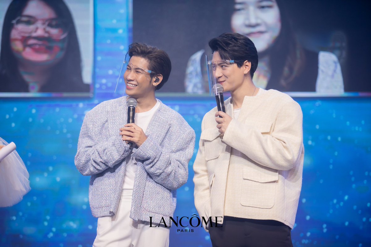 lancometh's tweet photo. ช่วงตอบคำถามกับ Lucky Fans ช่วงนี้ขอเก็บข้อมูลเงียบๆแบบฟินๆนะคะ💙

#LancomeXKristSingtoConcert
#คิดถึงLancomeXKristSingto https://t.co/5mBAhZj9MB