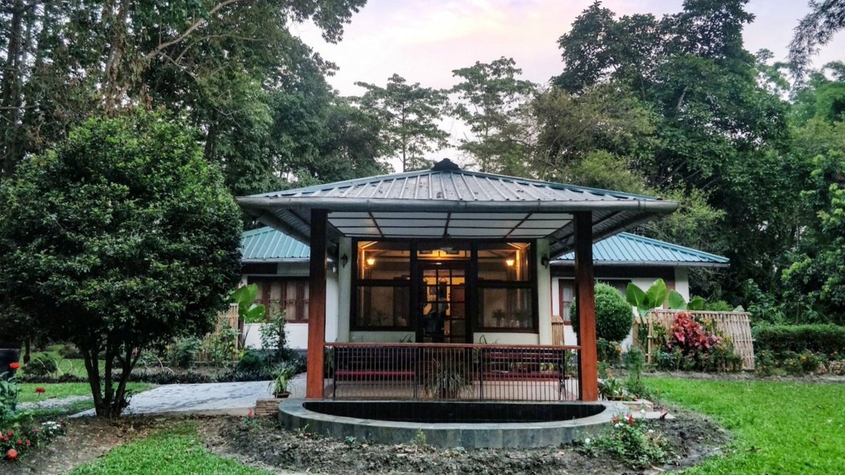 Footprint_hol's tweet photo. In the midst of a lush green tea estate, luxury in a colonial bungalow beckons at The Wild Mahseer. Experience sustainable tourism while living within the biodiverse haven of the Eastern Himalayan Botanic Ark! #wildmahseer #rare #incredibleindia #ararecollab #easternhimalayas https://t.co/taVF6JB61m