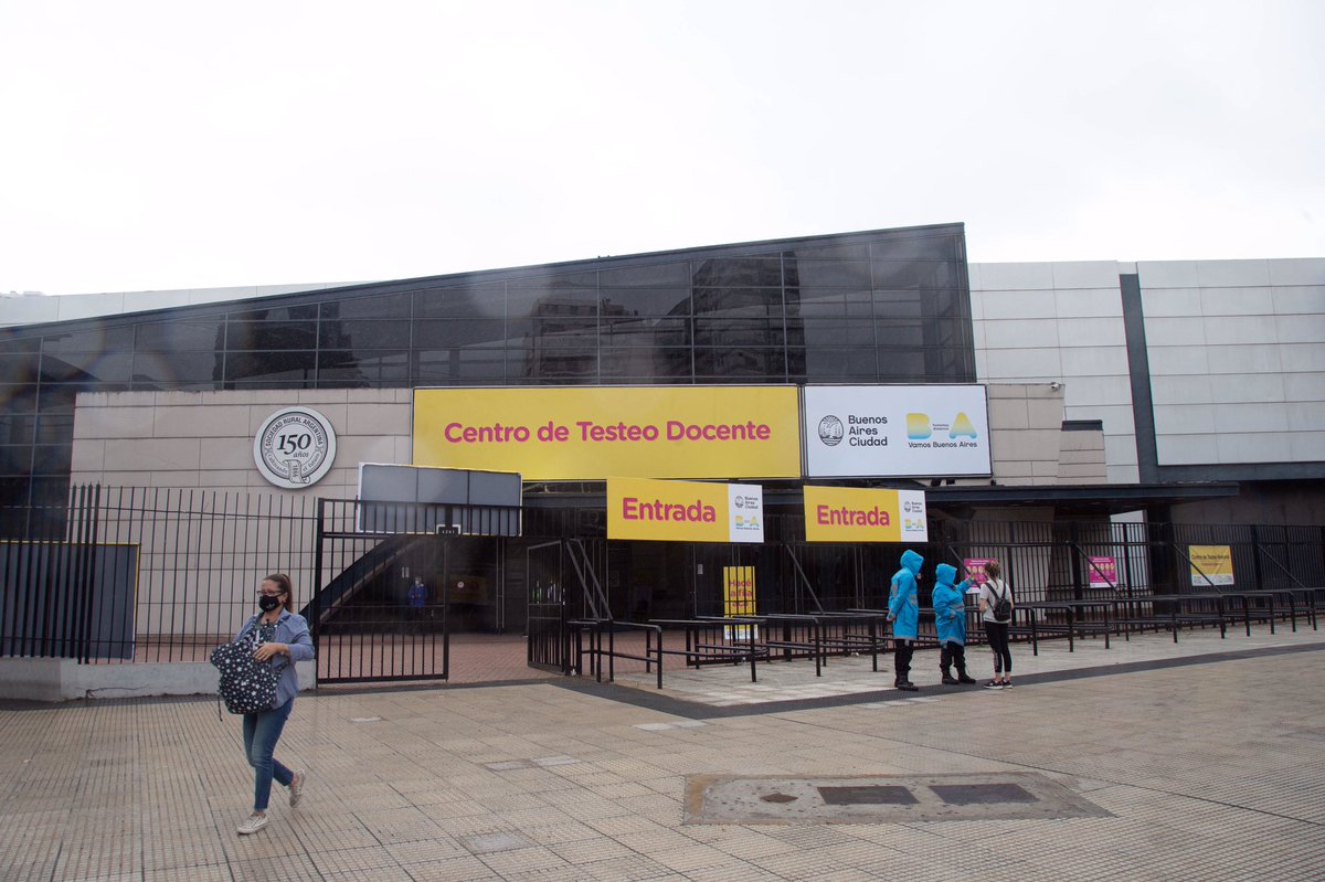 La Ciudad se pone al servicio de la educación: el transporte público, con todas las medidas de higiene, será prioritario para estudiantes y docentes en los horarios escolares. Asimismo, continúan abiertos los centros de testeo para el personal docente y no docente asintomático.