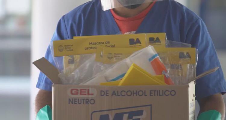 Hoy, más que nunca, garantizamos un regreso cuidado a las aulas para toda la comunidad educativa. Ya repartimos 74.472 mascarillas, 33.145 litros de alcohol en gel, 53.359 litros de alcohol líquido, 1662 termómetros, 6000 dispensers de papel y 6000 de jabón líquido.