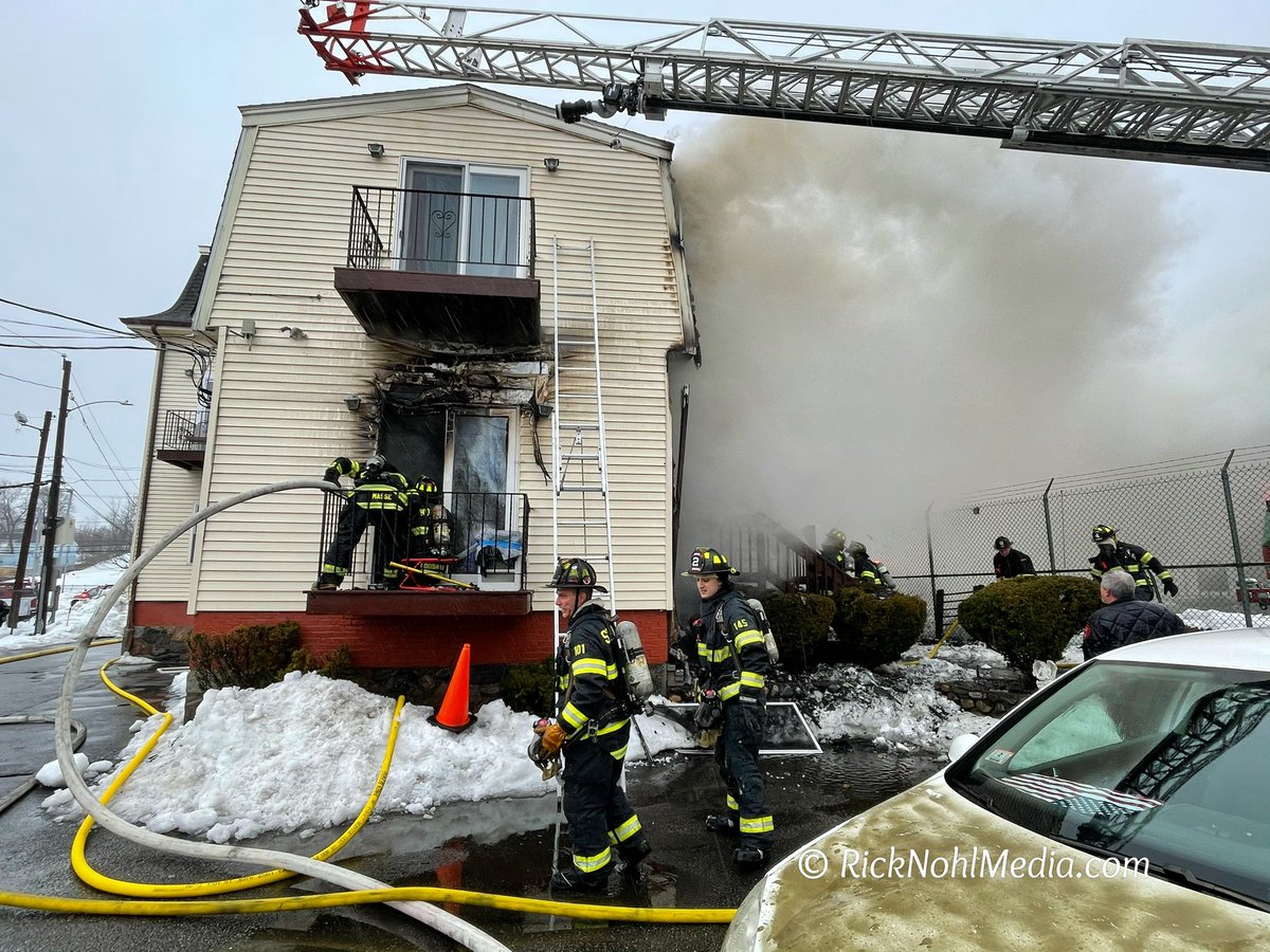 RickNohl's tweet image. Woburn MA 2nd Alarm 4 Federal St. large 2 1/2 wood frame dwelling. DWH