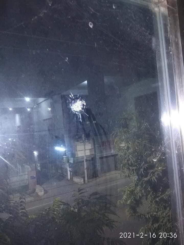 Today (16.2.2021)  around 8:30pm;
At Mandalay, 73×37 to 35 street, police shoot slingshoot at resident's houses from their trucks. Many front window glasses are broken from the attack. Where is safety?
INHUMAN MILITARY 
#Feb16Coup #WhatsHappeningInMyanmar