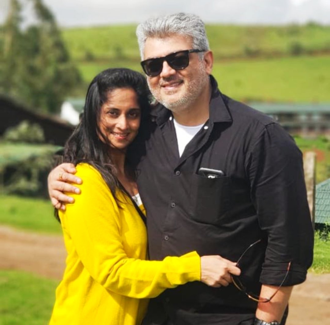 RT @tn_34_thalafans: Unseen Pic Of Thala #Ajith with #Shalini ma'am. 

#Valimai #ShaliniAjith https://t.co/IDEE5opr2m