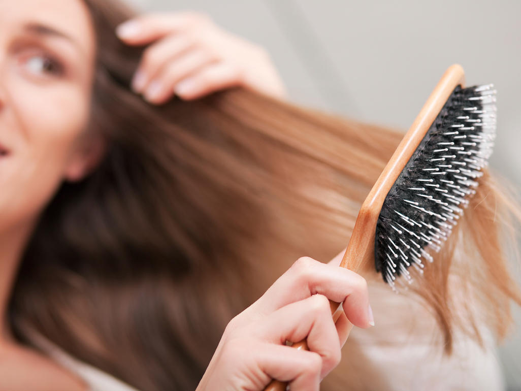 MeshPedia's tweet photo. Women know that investing in hair is important as it is the crown of hair. But what if you found your hair everywhere; in your bed sheet, shower drain, in your brush?
#Hairloss
#meshpedia

https://t.co/KLmQ5mR4ju https://t.co/8pBEm92aQ2