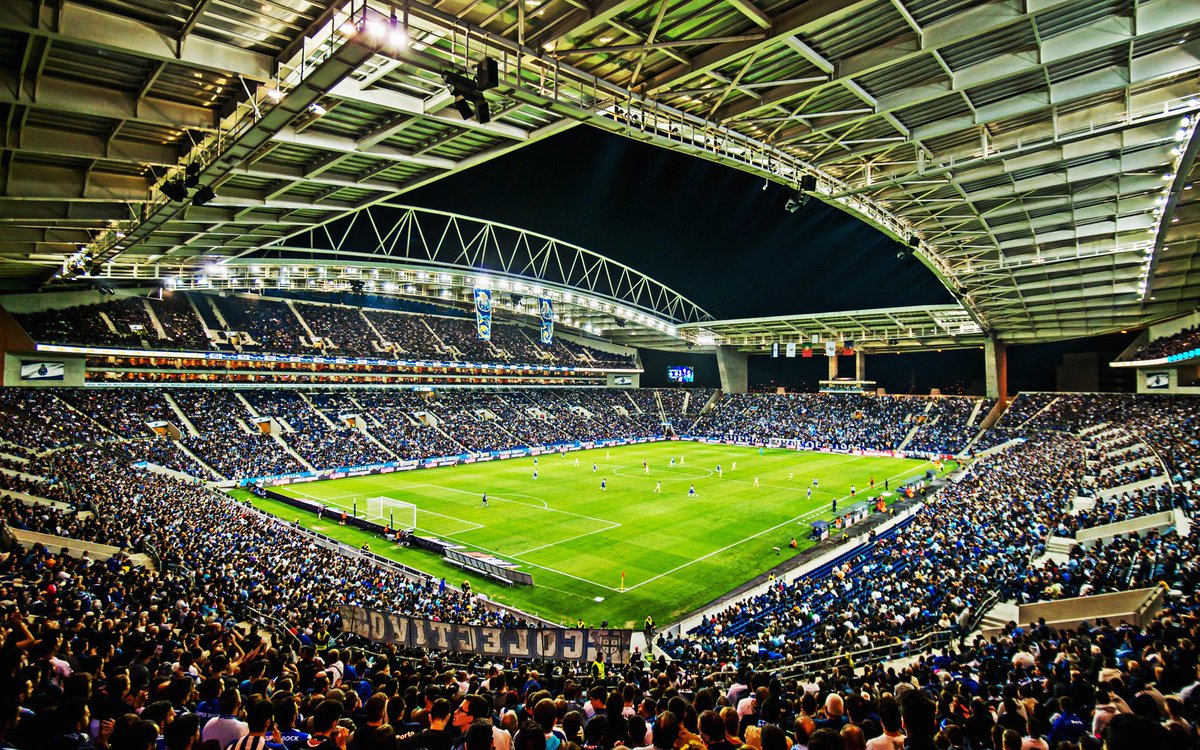 Qual é o estádio mais bonito ?  

RT: estádio da luz 
Fav: estádio do dragão