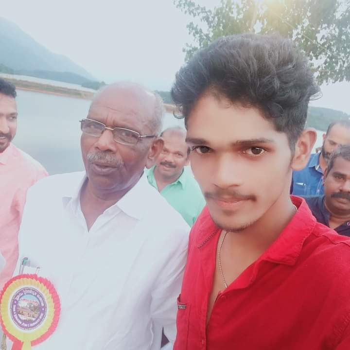 Comrade29809226's tweet photo. വൈദ്യുതി വകുപ്പ് മന്ത്രി 
 മണിയാശാനൊടൊപ്പം 😍😍

@maniyashaan 🔥🔥🔥 https://t.co/wH6Z9weYy2