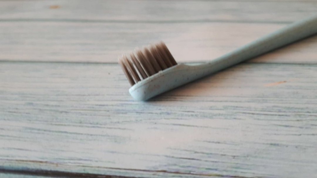 InstantEtre's tweet image. 4n7 milliards de brosses à dents en plastique sont consommées chaque année dans le monde et pas moins de 1400 tonnes sont jetées en France pour la même année. 
Deux alternatives: bambou ou plastique de son de blé.
Dispo sur: moninstant-bien-etre.com 
-50% sur TOUTE la boutique 🥰