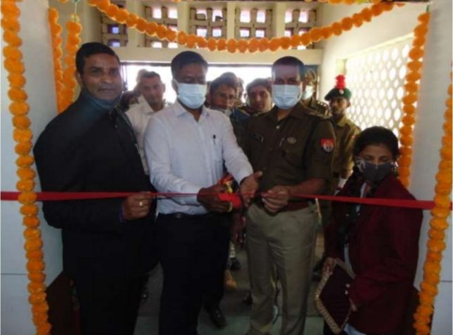 agrapolice's tweet photo. नवोदय विद्यालय में विद्यार्थियों के अध्ययन व मूलभूत सुविधाओं को प्रदान करने हेतु छात्रावास,भोजनालय,मुख्य द्वार आदि की मरम्मत हुए जीर्णोद्धार भवन का श्रीमान #DM_Agra @PrabhuNs_ व #SSP_AGRA @IpsBablooKumar द्वारा उद्घाटन कर, "मेरी पाठशाला चमन" पुस्तक का किया गया विमोचन। https://t.co/wGcbhZl5lL