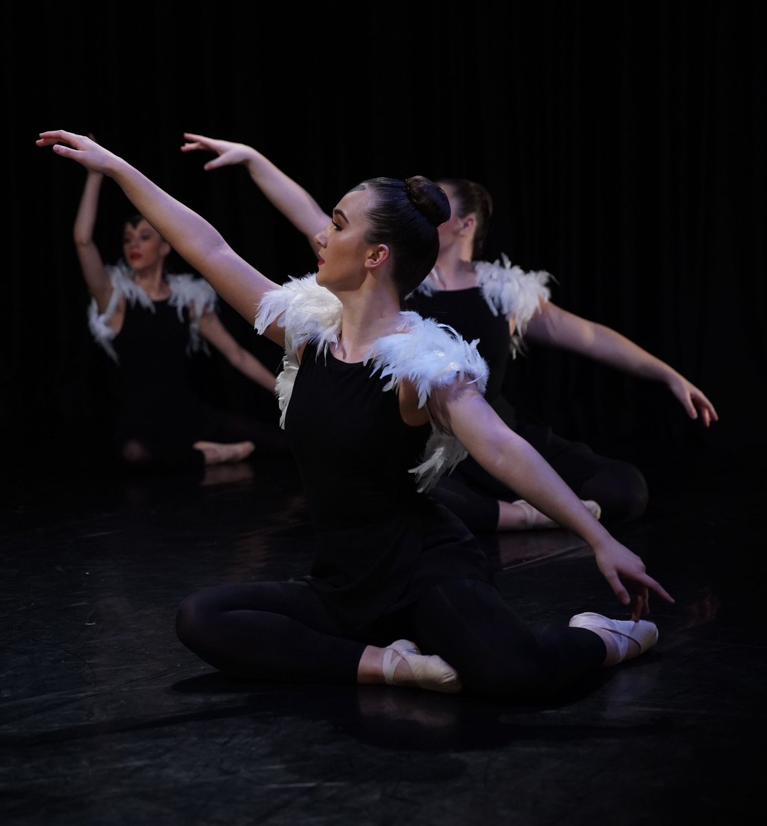 Are you an aspiring actor, dancer, set designer or stage manager? Our Performing Arts degree level courses are a stepping stone into the world of performance, whether you dream of being in the limelight or behind the scenes. Apply now bsdc.ac.uk/explore/course… 🎭📽️🩰 <a href="/FleetStreetPA/">Fleet Street Studios</a>