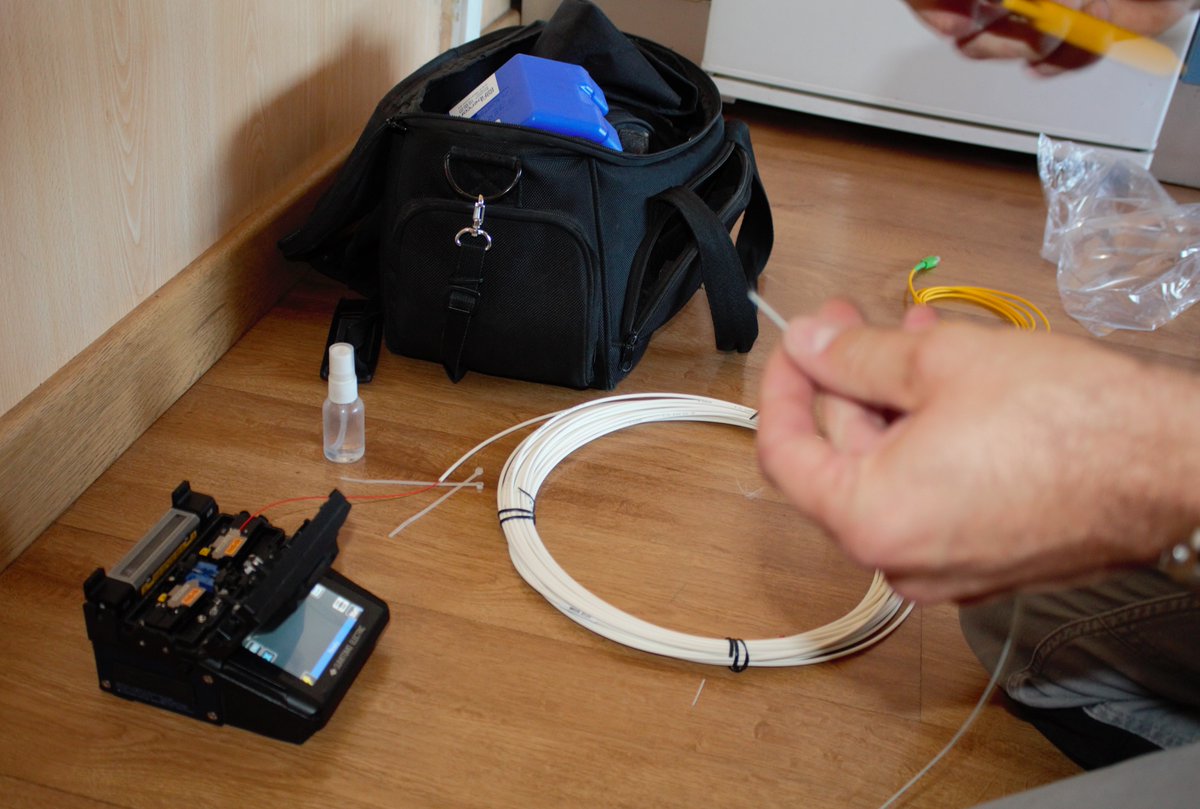 Ahora que pasamos tanto tiempo en casa y muchos tienen que teletrabajar, es indispensable tener una buena instalación de fibra óptica.
Contacta con nosotros para instalarla o si tienes problemas, lo arreglamos en menos de 24 horas.🙌
 📩 emopa@emopa.com
➡emopa.com