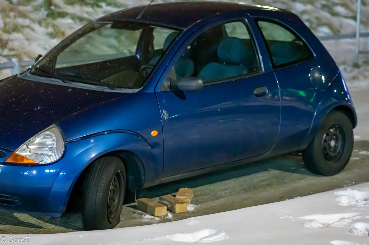 BBOG_Groningen's tweet photo. Soms zie je bijna niets en soms kom je van alles tegen. Tijdens onze onlangs gehouden winterinspectie zagen we deze auto er verweesd en ingesneeuwd bij staan. https://t.co/ptsbxMZb4A