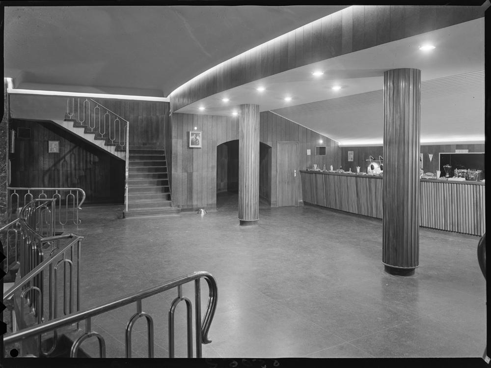 culturagob's tweet image. 🎥 Estos días hablamos mucho de cine con los #PremiosGoya. Hemos mirado atrás y en la Fototeca de @ipcepatrimonio hemos encontrado fotos en el Archivo Pando de los cines Alexandra, Princesa y Conde Duque de los años 50 y 60.🎞️ 

#Yovoyalcine
@CineICAA

catalogos.mecd.es/IPCE/cgi-ipce/…