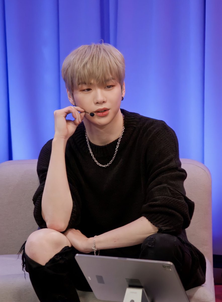 RingringADaniEl's tweet photo. 캡처 보정본🙉🙈🙊❤️
울 다니엘 넘 멋있구 잘생겨따...ㅎ

#강다니엘 #KANGDANIEL #PARANOIA @konnect_danielk https://t.co/qH07SmvrOD