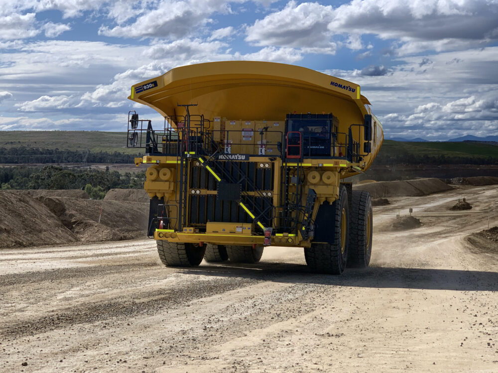 australiahqj's tweet photo. Komatsu Orders the First Low-Emission Tier 4 Final Mining Truck #930E5truck #Australia #DEFconsumption #Komatsu #lowemission #Mining #miningtruck #Scope1emissions #SCRsystem #Tier4 #truck
https://t.co/6xKw7pqhsl https://t.co/fBOrUOPDo4