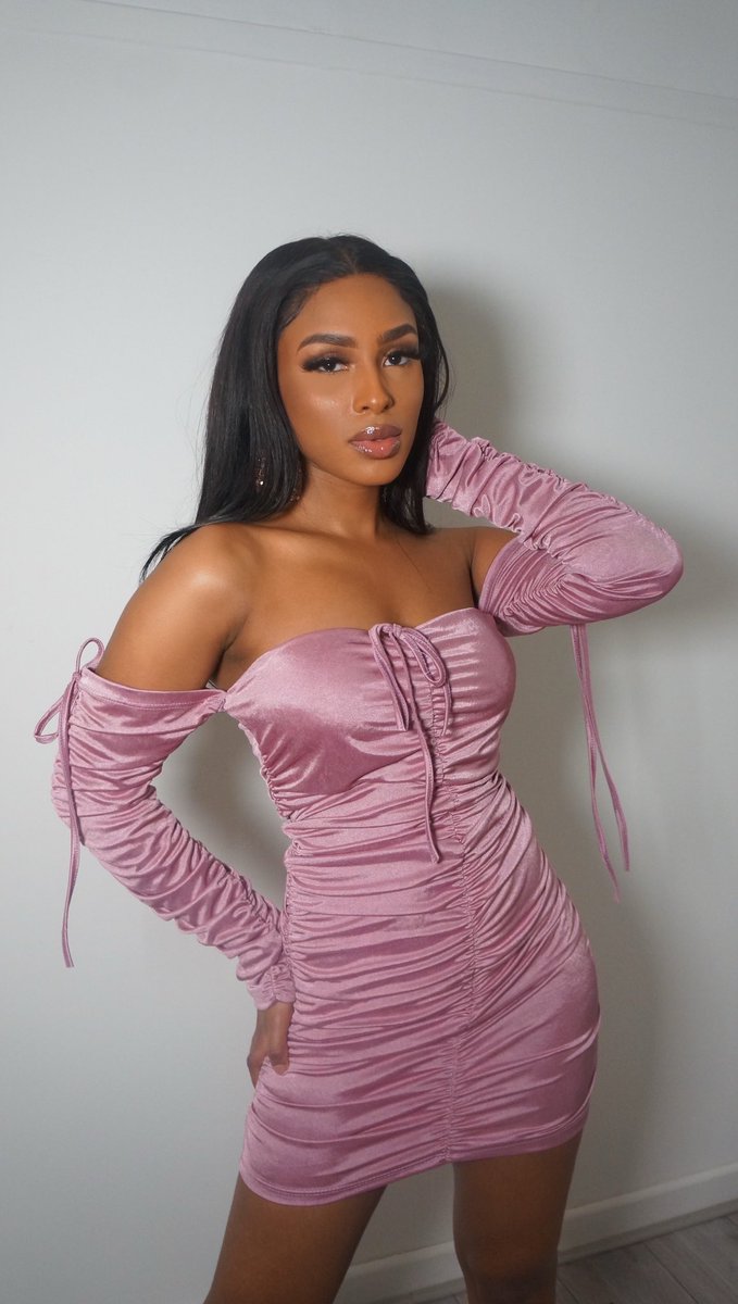 PayPorte's tweet photo. Always the fierce baby girl πππ
Moda Babe: @itsshimmshimaa
π : OFF SHOULDER LONGSLEEVE RUCHED BODYCON DRESS
Size: S-XL
Price:
π³π¬: β¦15,000
π¬π:GHβ΅ 231
π°πͺ:KES 4,380
πΊπΈ:$ 35
#payporte #shoppayporte #diva #classy #valentine #modaclub #fashionstoreinlagos #fashionstore https://t.co/y3AUMnccYr