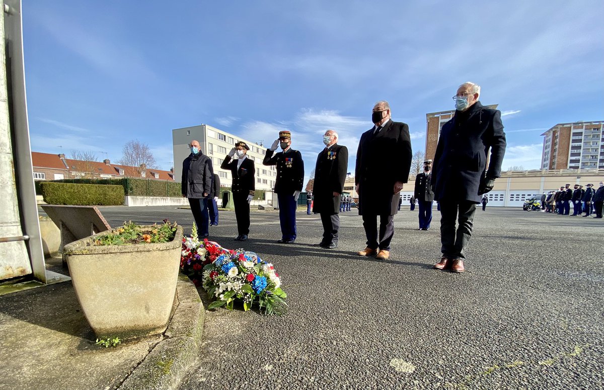 Gendarmerie_080's tweet photo. Chaque #16février, les gendarmes rendent #hommage à nos camarades décédés dans l’accomplissement du service.

Une cérémonie s’est tenue ce matin à #Amiens
En 2020, 8 gendarmes sont décédés en service

#VousProtéger #NotreEngagementVotreSécurité https://t.co/tUSUsd5OFU