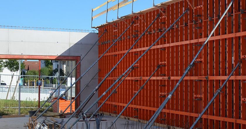 DeHonBekisting's tweet photo. Veeleisend zichtbeton
Schoon beton was één van de belangrijke speerpunt bij de uitbreiding van het pand van een relatie. PASCHAL droeg de oplossing aan; 270 vierkante meter LOGO.3 panelen [met een bekistingshoogte van 340cm] leverden gegarandeerd veeleisend zichtbeton. 
1/2 https://t.co/18CslLS6MS