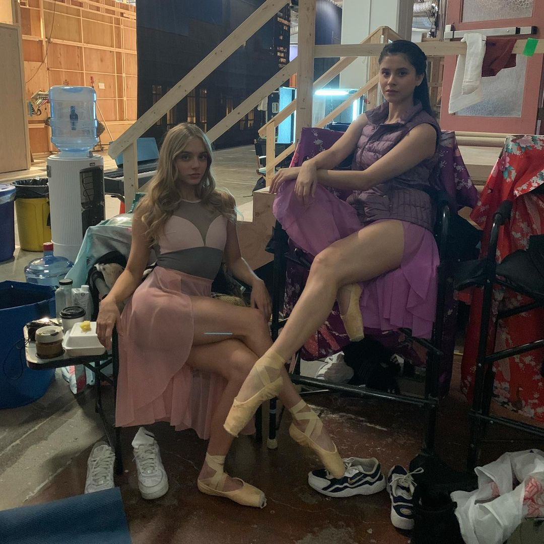 드라마 <사랑하는 작고 예쁜 것들> 다 좋은데 다음 시즌에 대해 넷플에서 컨펌해준게 없어서 아쉽다. 모두 댄서 출신이라서 대역 하나없이 직접...