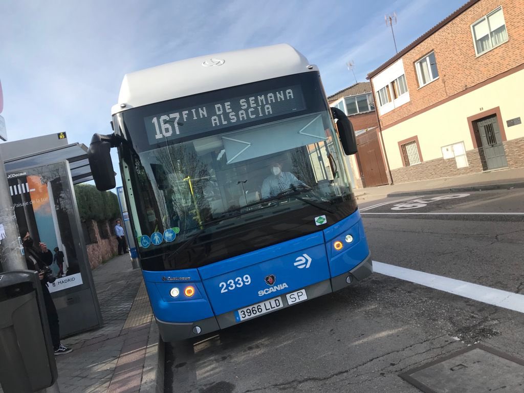 AVRejasMCB's tweet photo. Ya se ha puesto en marcha la línea 🚌 167 desde Fin de Semana hasta Alsacia. Una fantástica noticia para los vecinos de #Rejas Gracias a @AlmeidaPP_ y @MCasariegoCor por asistir al acto de inauguración y apoyar al barrio de #Rejas #RejasTambienExiste #RejasMovilidad #Madrid https://t.co/TZb8hGPmLz