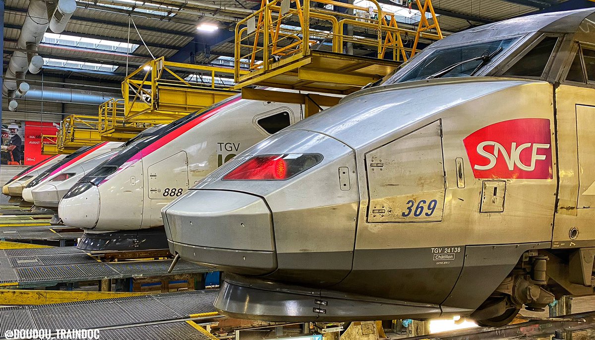 Les feux rouges, dans un emplacement séparé, furent incandescents aussi. Des modèles à LED furent vite adoptés au fur et à mesure des rénovations des TGV eut égard de leur utilisation on ne peut plus prolongée (à l’arrêt ou en roulant) . 