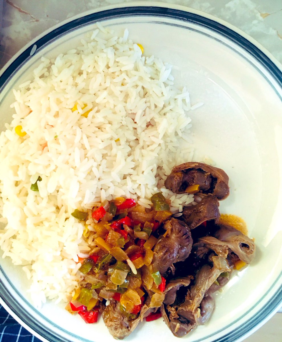 Slax7529's tweet image. nna kea chuna mathata ne ke lelekile nako,covid ya Otse e maswe

Hape ne go sena foromo ya rice 😂😂😂

#TeamSlax
#StreetlyLoaded