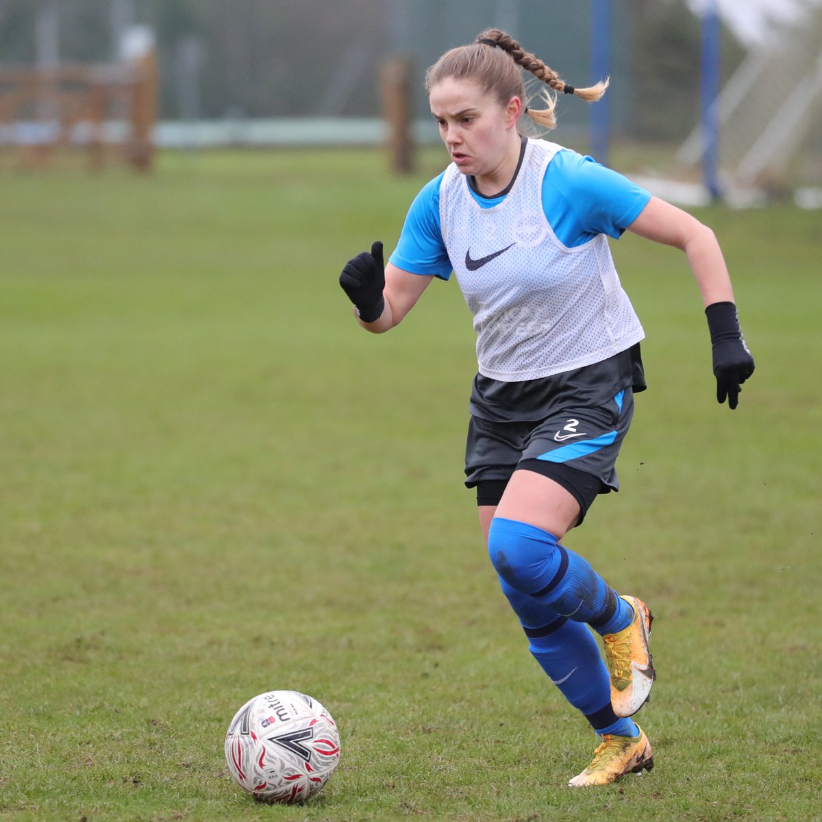 BHAFCWomen's tweet photo. 👊 𝐖𝐨𝐫𝐤𝐢𝐧𝐠 𝐭𝐡𝐫𝐨𝐮𝐠𝐡 𝐭𝐡𝐞 𝐢𝐧𝐭𝐞𝐫𝐧𝐚𝐭𝐢𝐨𝐧𝐚𝐥 𝐛𝐫𝐞𝐚𝐤!

@Beth_Roe17 📸
@AileenWhelan 📸

#BHAFC 🔵⚪️ https://t.co/70pDpK1rUt