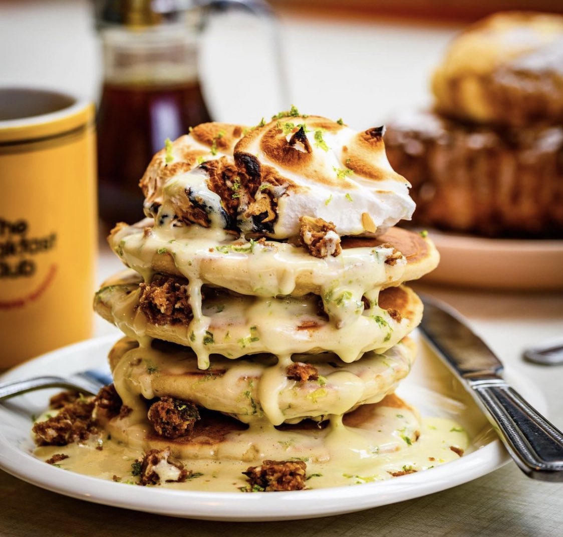 If you're rushed for time, forgot to stock up on pancake ingredients or just want to treat yourself, <a href="/TheBrekkyClub/">The Breakfast Club</a> on Southwark Street are open today until 10pm for delivery and takeaway. These key lime pancakes look 👌🤌🤤 #PancakeDay2021 thebreakfastclubcafes.com/london-bridge/