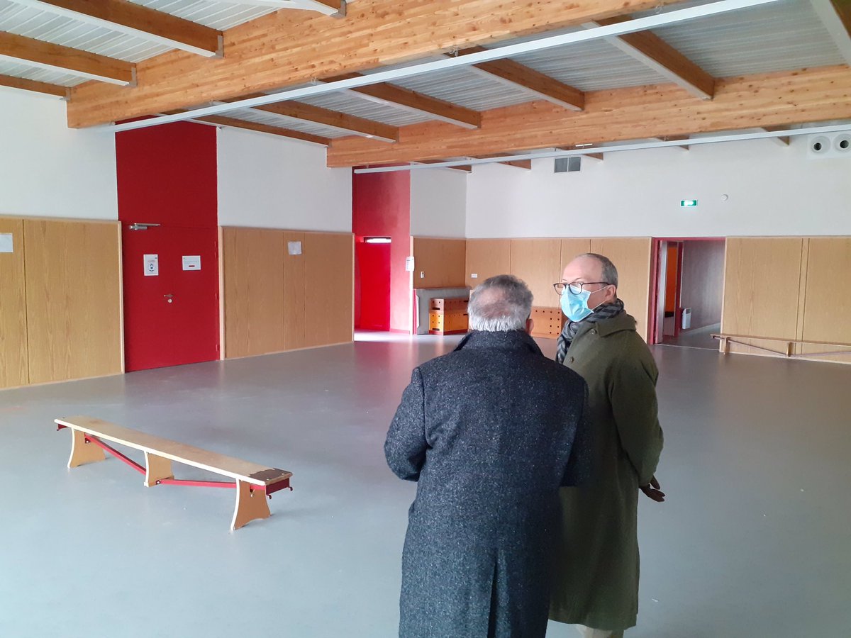 Logements sociaux, urbanisme, sécurité, rénovation énergétique, accessibilité... le préfet Pascal MAILHOS était à #Mions pour aborder ces différentes thématiques avec le maire et les acteurs du territoire. L’État accompagnera la commune dans ses nombreux #investissements.