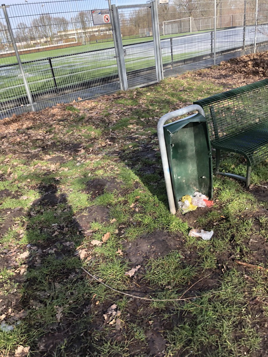 JongelingJ's tweet photo. ⁦@gemeenteweert⁩ en dit is ook niet in orde (tegen t sportveld Graswinkel aan) https://t.co/PyJlwwP0Z2