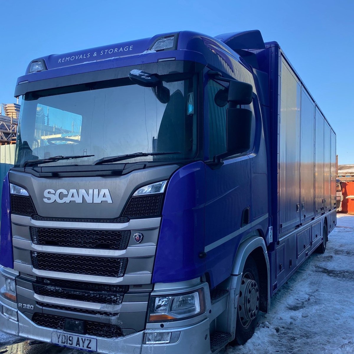 Thanks to @BanlawS for working on a couple of pretty cold days to fit our trucks with #TfL compliant #DVS safety cameras and sensors.
This will give our staff greater visibility when driving our trucks @BARremovers #VisionZero #DirectVisionStandard