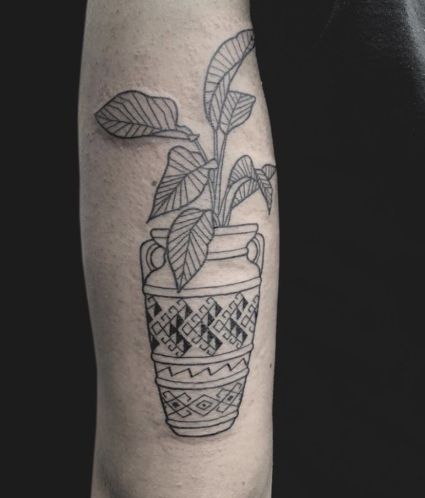 By <a href="/rose_tattoo/">RoSe TaTtOo</a> check her profile out for more #tattoodo #london #lineworktattoo #planttattoo #sevendoorstattoo #blkttt #blackwork #pdxtattoo #dotwork