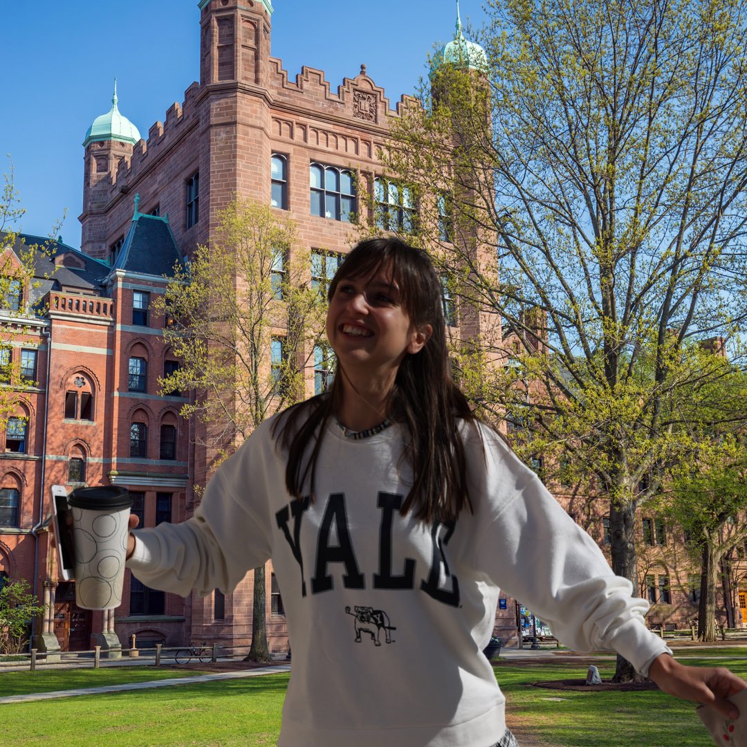 imlaurenbate's tweet photo. HEY TWITTER I GOT ACCEPTED INTO YALE UNIVERSITY HERE’S ME ON MY FIRST DAY :) GO BULLDOGS! :) https://t.co/4ao7B887Nv