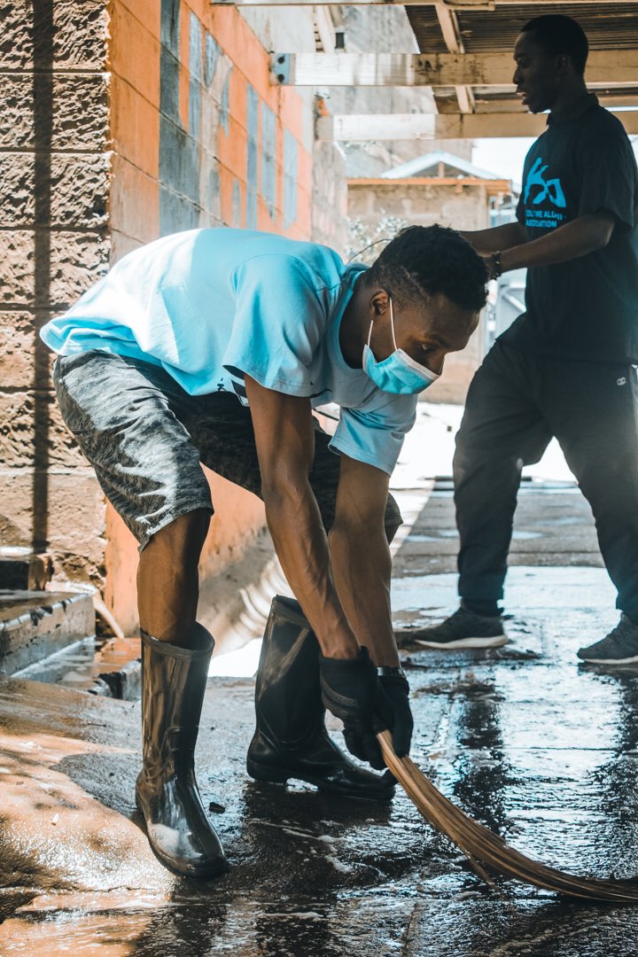 kayole_one's tweet photo. #Servicetohumanity is service to God💪@kayole_one @danivelmay @citizentvkenya @ntvkenya @EduMinKenya @UNESCO @UNEP @unhabitatyouth @UN members at a past clean up exercise before reopening of schools in Kenya. https://t.co/X7YANDOxNo