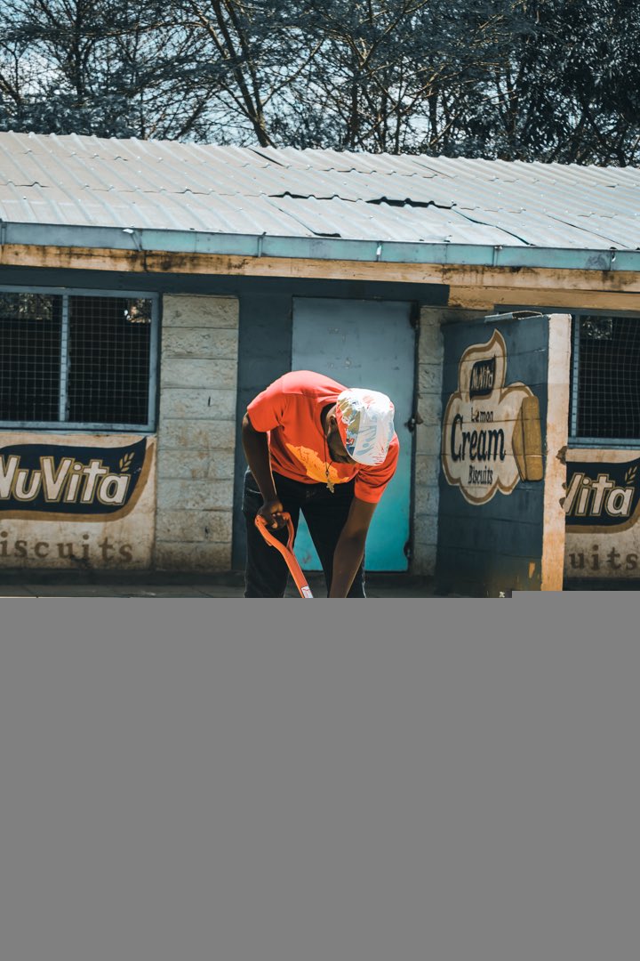kayole_one's tweet photo. #Servicetohumanity is service to God💪@kayole_one @danivelmay @citizentvkenya @ntvkenya @EduMinKenya @UNESCO @UNEP @unhabitatyouth @UN members at a past clean up exercise before reopening of schools in Kenya. https://t.co/X7YANDOxNo