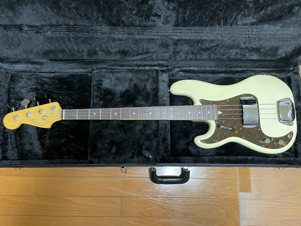 goro_murata's tweet photo. 完成ー!
いい感じ♪
早くライブでも弾きたいな◎
https://t.co/nkslgm6CHf
#leftybass #fender #pbass #precisionbass #bass #bassist #fenderjapan #fenderjapanvintage #arttech #custom #rebuild #white #olympicwhite #fenderlefty https://t.co/7Zk5NCUgOc