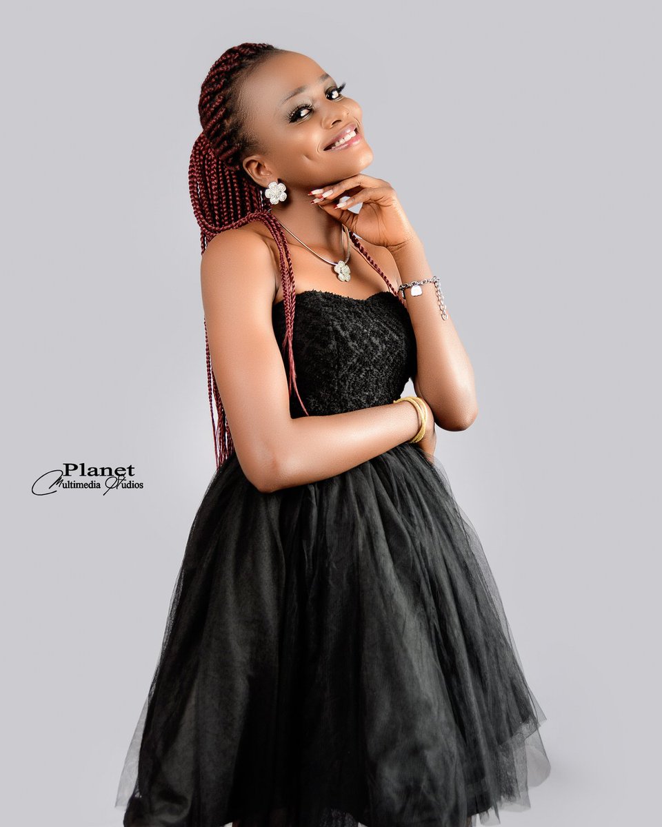 kemipepps's tweet photo. It's my birthday, yay!💃💃💃 https://t.co/9ys0PipXMH